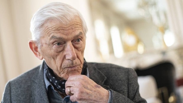 Theodor Kallifatides: «Ninguna guerra soluciona más problemas de los que crea»