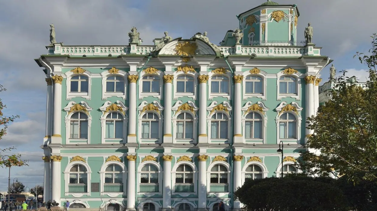 fachada del museo Hermitage, en San Petersburgo, de donde proceden algunas de las obras de arte incautadas