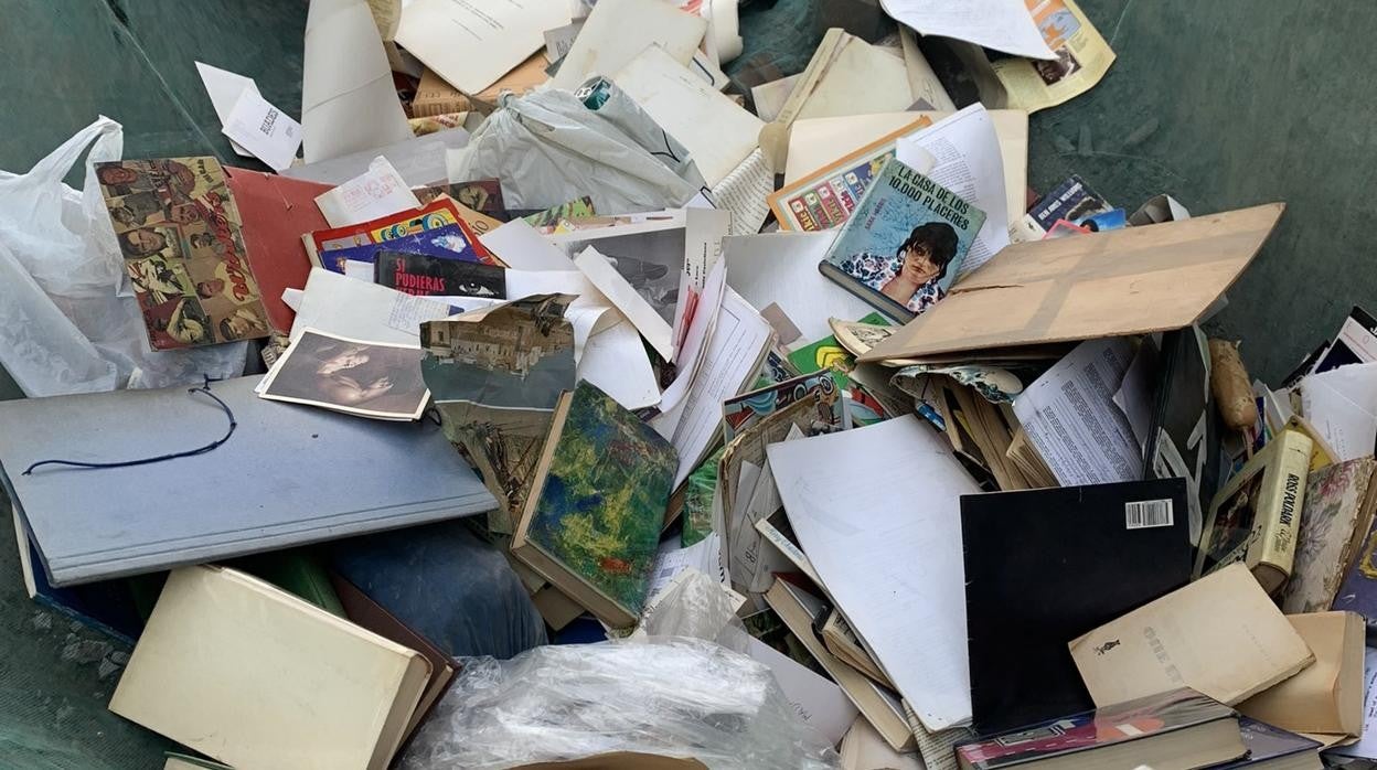 Un vertedero repleto de libros, en Madrid.