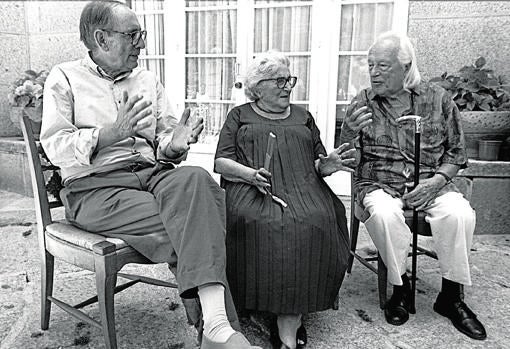 Alberti, con Rosa Chacel y Miguel Delibes en los cursos de verano de El Escorial