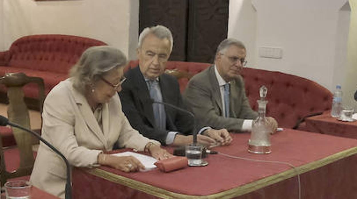 Alberto García Reyes, Enriqueta Vila, Pablo Gutiérrez-Alviz, Antonio Narbona y Andrés Ollero, este jueves en la sede de Buenas Letras