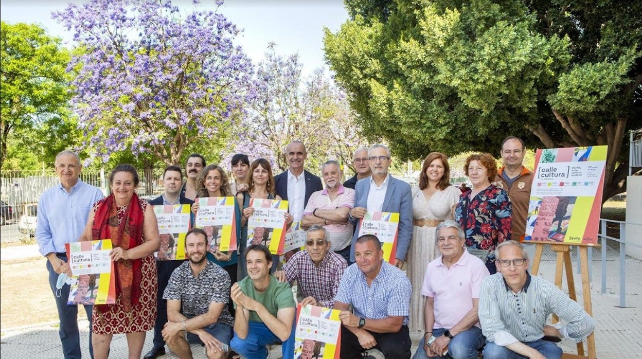 El alcalde de Sevilla, Antonio Muñoz, ha acudido a la presentación de 'Calle Cultura'