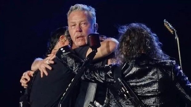 El líder de Metallica rompe a llorar en un concierto: «He pensado que ya no puedo seguir, que estoy viejo»