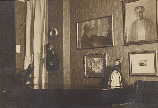 Una postal en blanco y negro enviada por Gustav Huber a Marie Czihaczek en 1930 era hasta ahora el único registro conocido de la pintura