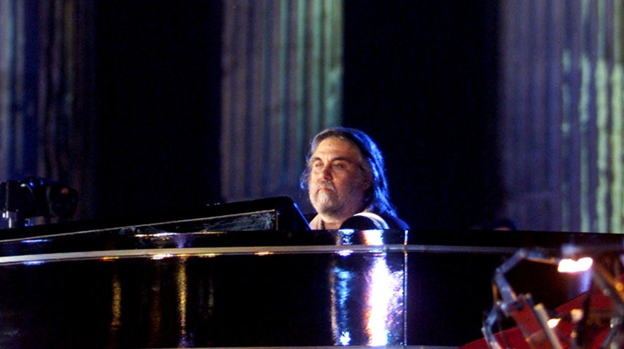 Vangelis, durante una actuación