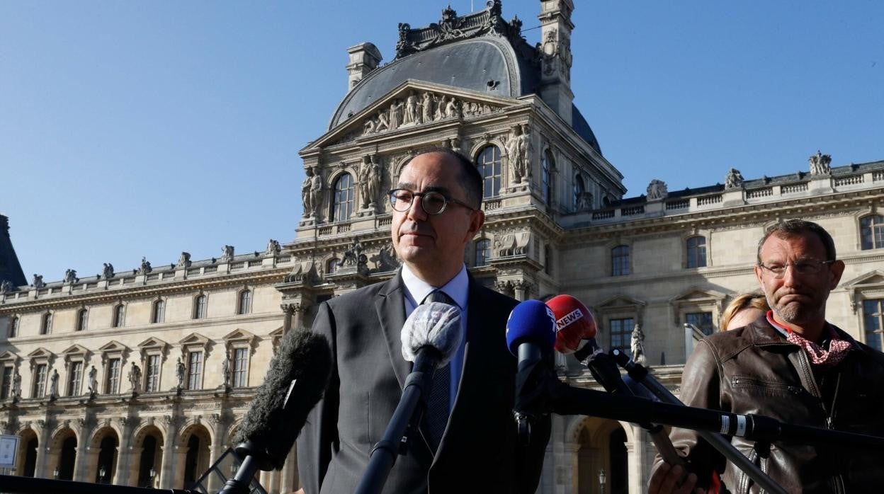 Jean-Luc Martinez, en el exterior del Louvre en 2020