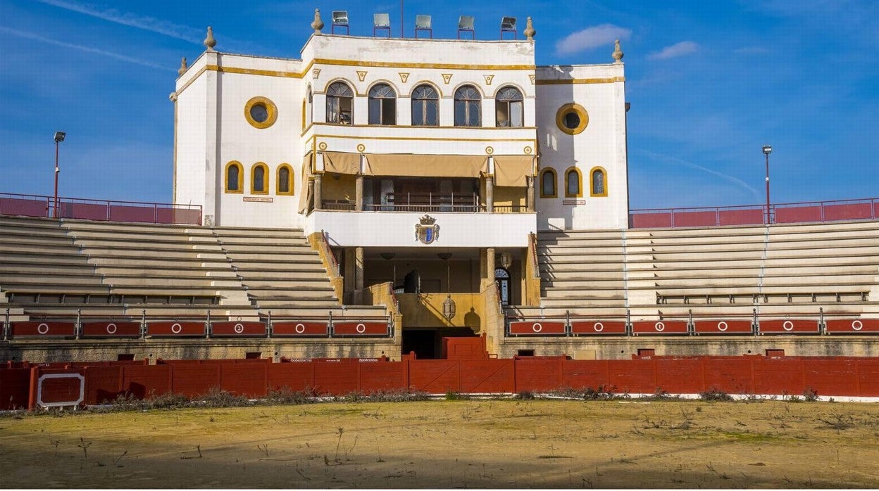 La plaza de toros de Espartinas presenta un estado ruinoso desde hace más de un lustro