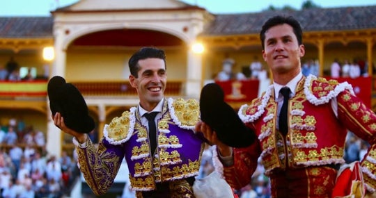 Talavante y Luque, a hombros