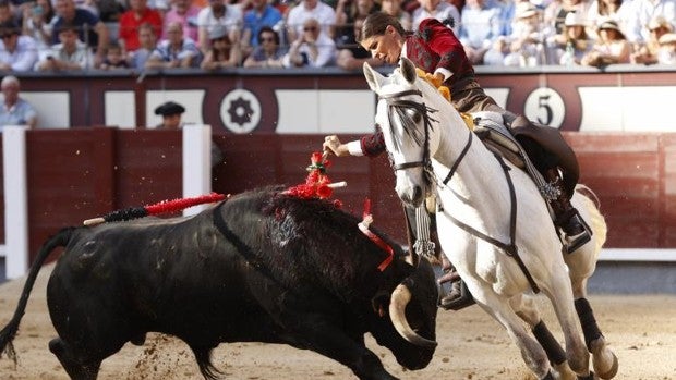 El VAR del tendido: homenaje al plátano de Canarias en un festival carnavalero en Las Ventas