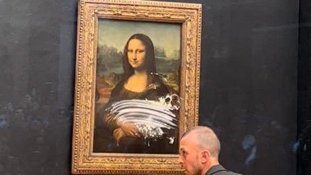 Pedradas, pintadas y tartazos contra la maltratada Gioconda: los ataques a la Mona Lisa de Da Vinci