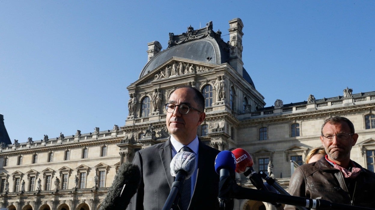 Jean-Luc Martinez, en el exterio del Museo del Louvre