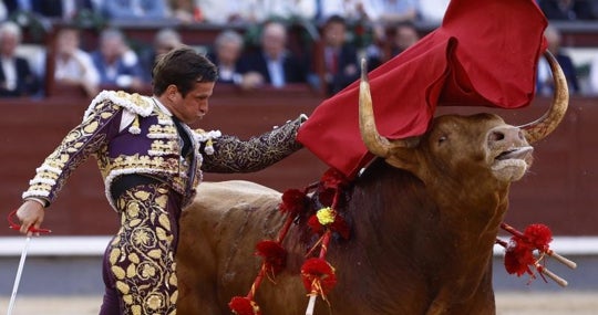 El Juli, en un pase de pecho