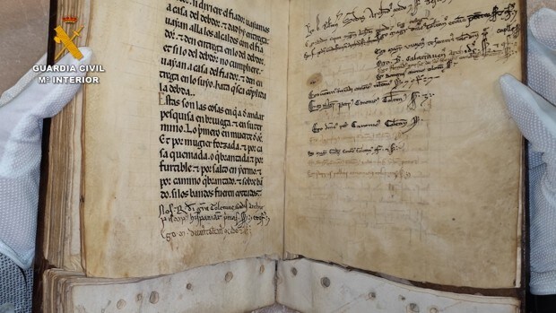 Reaparece un códice del siglo XIII que un soldado salvó de las llamas en la Guerra Civil