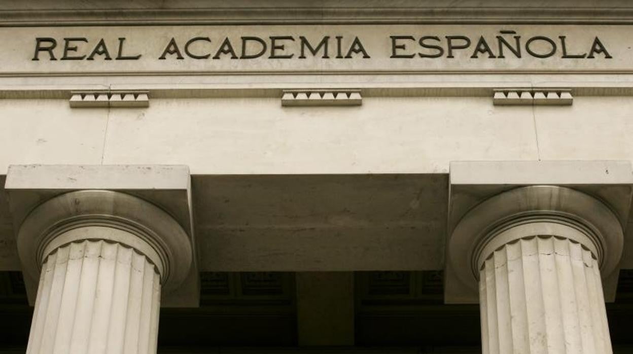 Fachada del edificio de la RAE