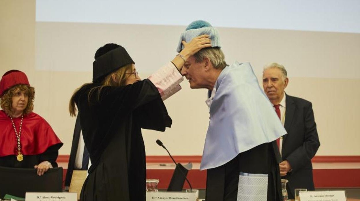 El escritor Paul Auster, investido como doctor Honoris Causa por la Universidad Autónoma de Madrid