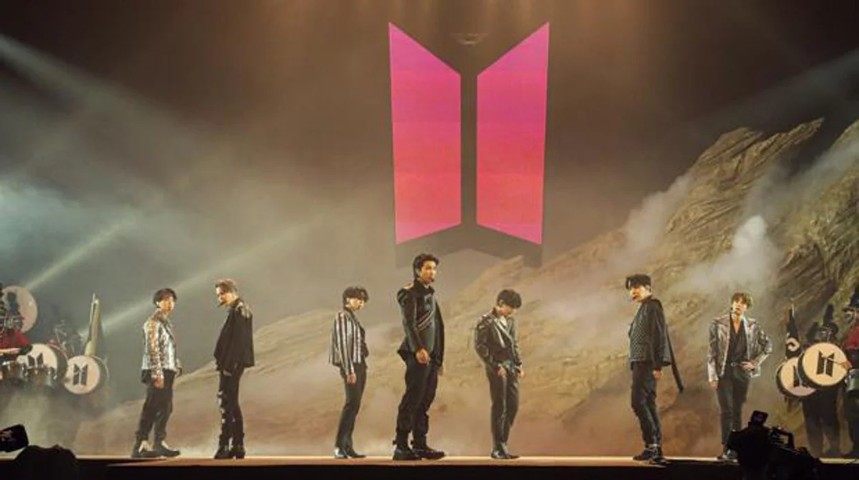 El grupo surcoreano BTS, durante un concierto