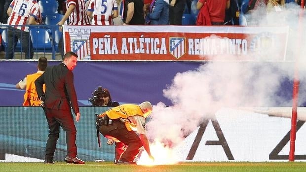 La UEFA sanciona al Atlético con 11.000 euros por «escaleras bloquedas»