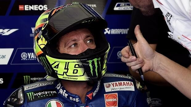 Rossi, en el box de Yamaha