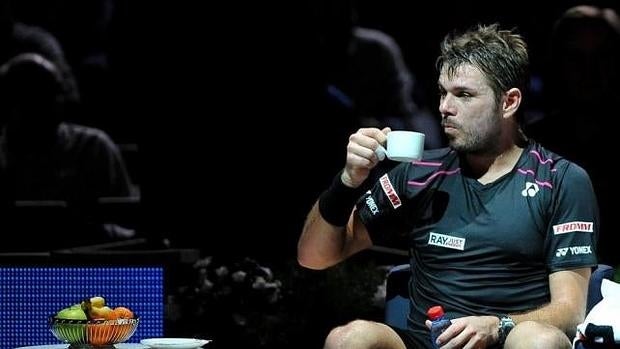 Wawrinka se toma un café durante el partido con Nadal