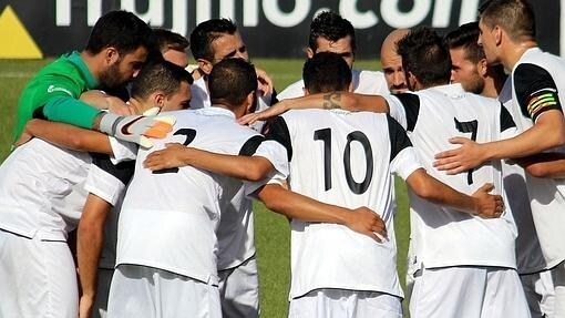 Los jugadores del Ceuta antes de un partido