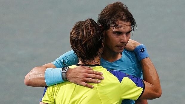 Rafa Nadal y David Ferrer, se abrazan después de un partido