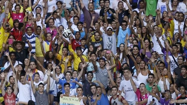 Hinchas extranjeros en el Bernabéu