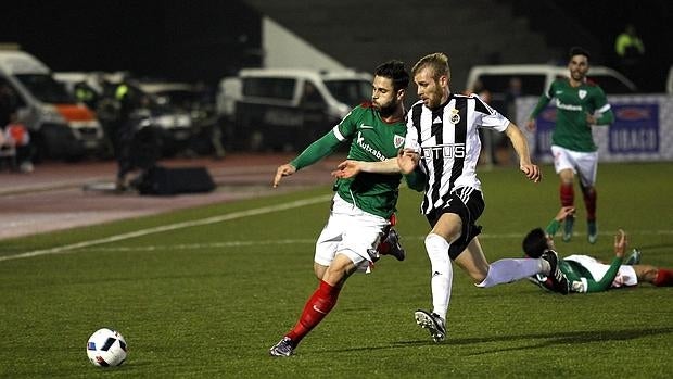 Partido de Copa entre La Balompédica Linense y el Athletic