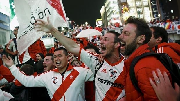 Increíbles imágenes de los hinchas de River en Japón