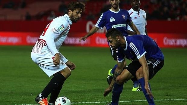 El Sevilla supera el trámite ante el Logroñés (2-0)