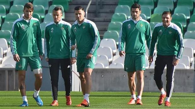 Joaquín se entrena con normalidad antes del derbi