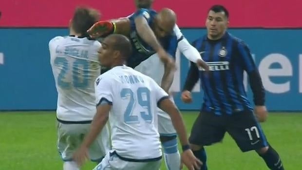 La salvaje agresión de Felipe Melo en el Inter-Lazio