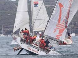 A punto de llegar a Hobart con el &quot;Maserati&quot; cuarto en compensado