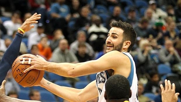 Ricky Rubio sigue peleado con la canasta