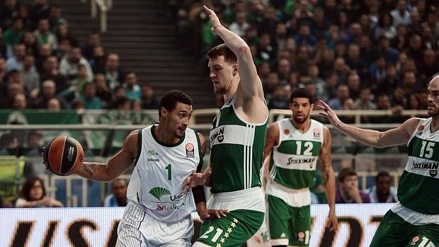 Un triple de Feldeine priva de la victoria a Unicaja