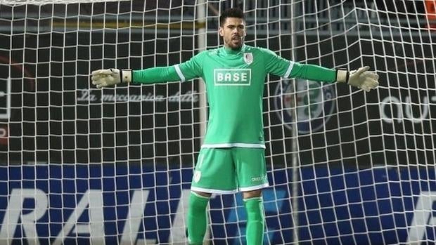 Víctor Valdés, en su partido de debut con el Standard Lieja