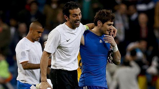 Buffon y Casillas, abrazo de dos amigos y genios del fútbol