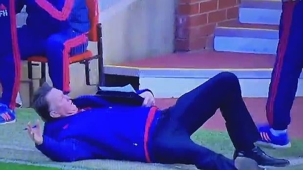 El piscinazo de Van Gaal