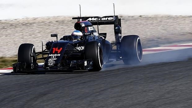 Fernando Alonso, tercero en la exhibición de fuerza de Mercedes