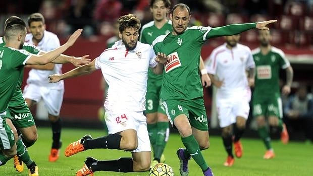 El Sevilla salva una mala noche