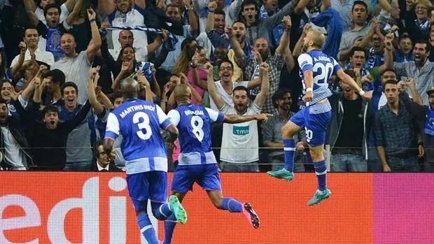 Los jugadores del Oporto celebran un gol