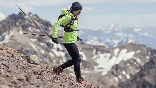 Una brasileña sube y baja el Aconcagua «volando»