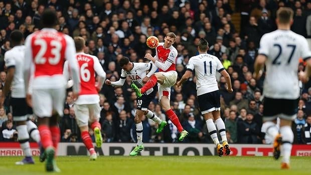 Ospina rescata un punto para el Arsenal