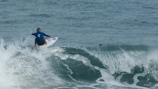 Buenas olas hoy en el Sardinero