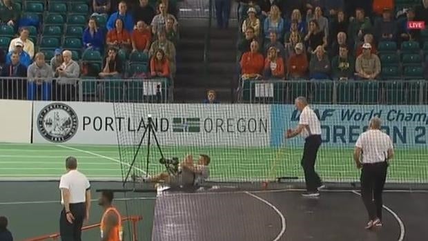 Kendell Williams hiere a un fotógrafo con la bola de peso