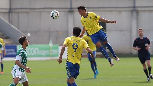 Betis B- Cádiz: Palo tras ir de farol