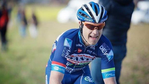 Muere el ciclista belga Antoine Demoitié después de ser arrollado por una moto en plena carrera