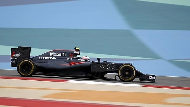 El McLaren de Button, tercero detrás de los Mercedes