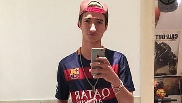 El hijo de Mourinho, con una camiseta del Barcelona