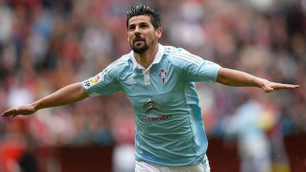 Nolito hunde un poco más al Sporting