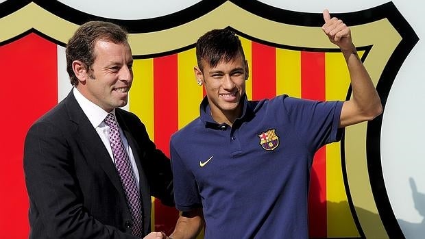 Sandro Rosell y Neymar, el día de la firma del contrato